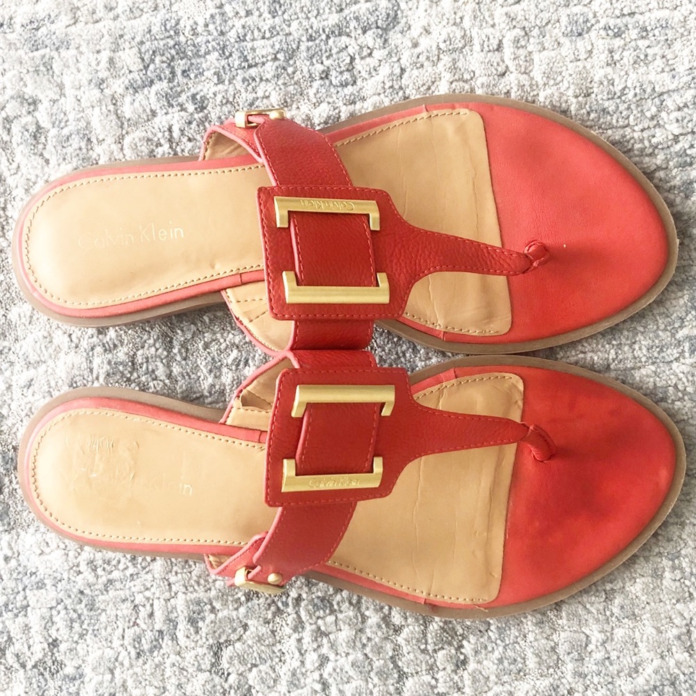 CALVIN KLEIN: leather coral buckle thong sandal
